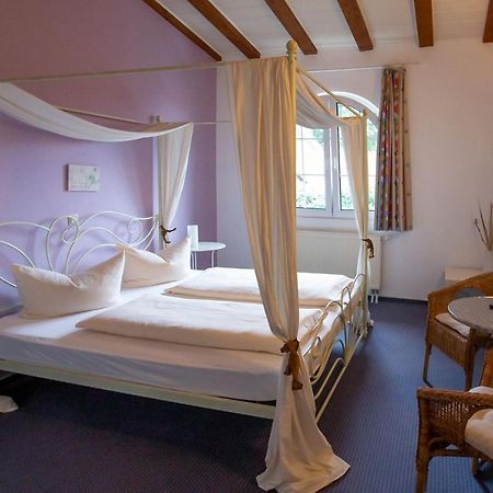 Hotel Schlosshof Dolgesheim Esterno foto