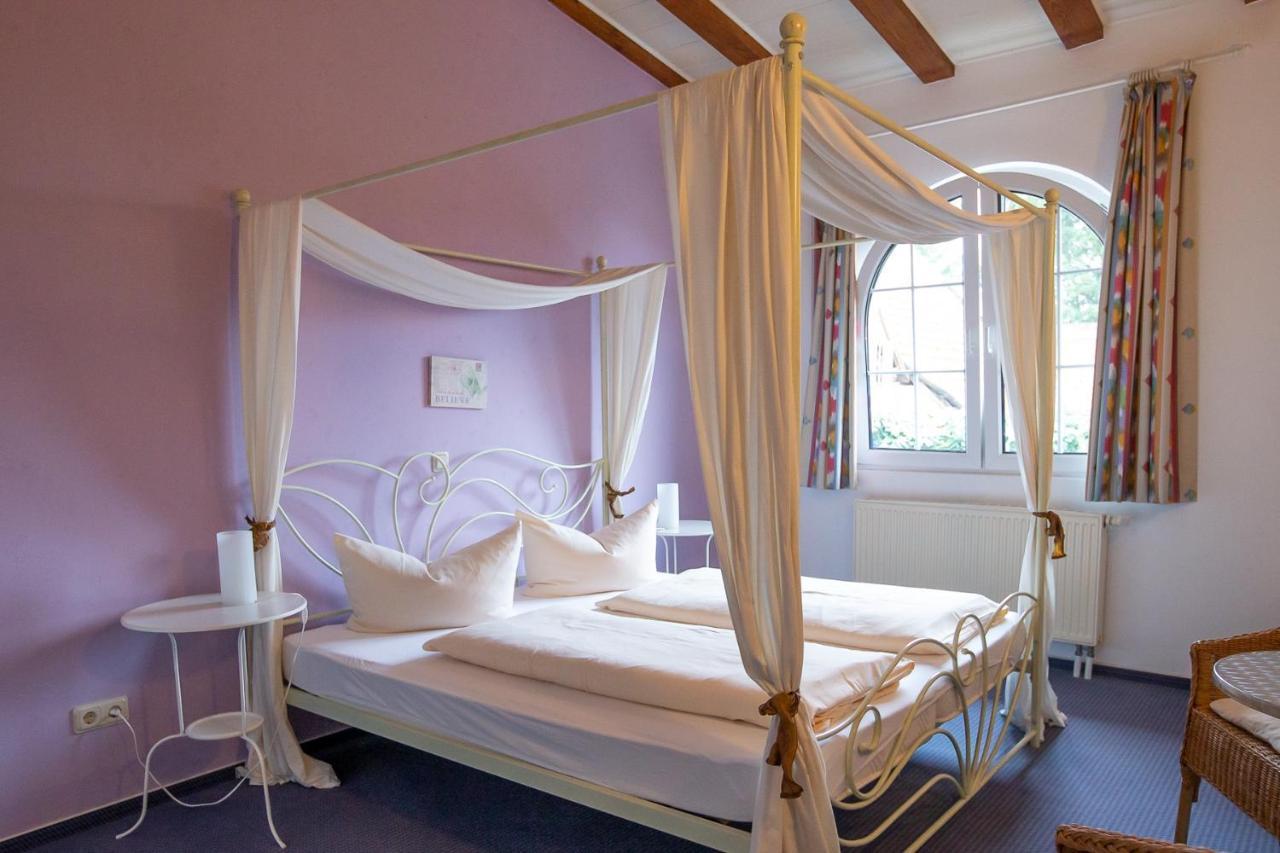 Hotel Schlosshof Dolgesheim Esterno foto