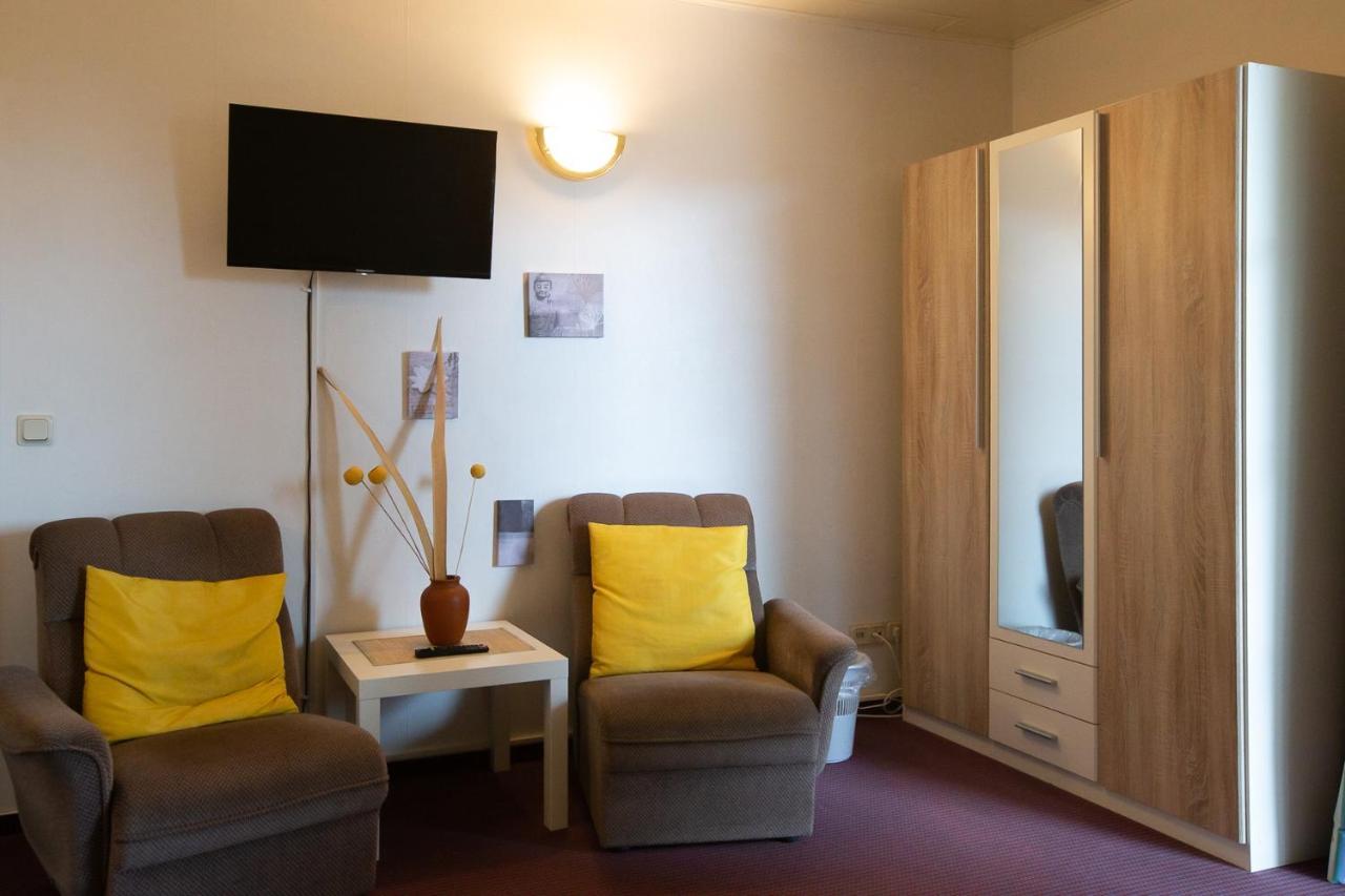 Hotel Schlosshof Dolgesheim Esterno foto