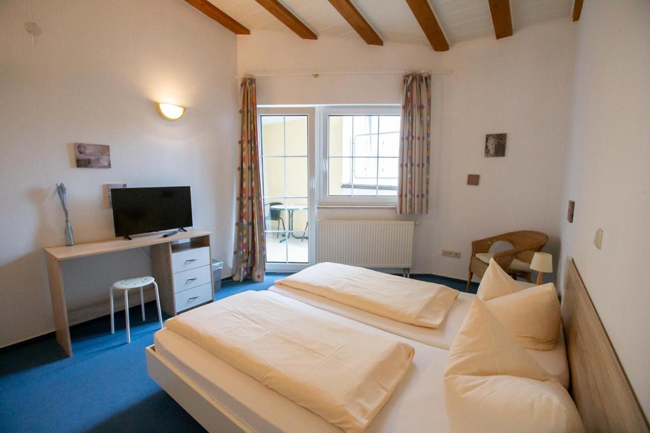 Hotel Schlosshof Dolgesheim Esterno foto