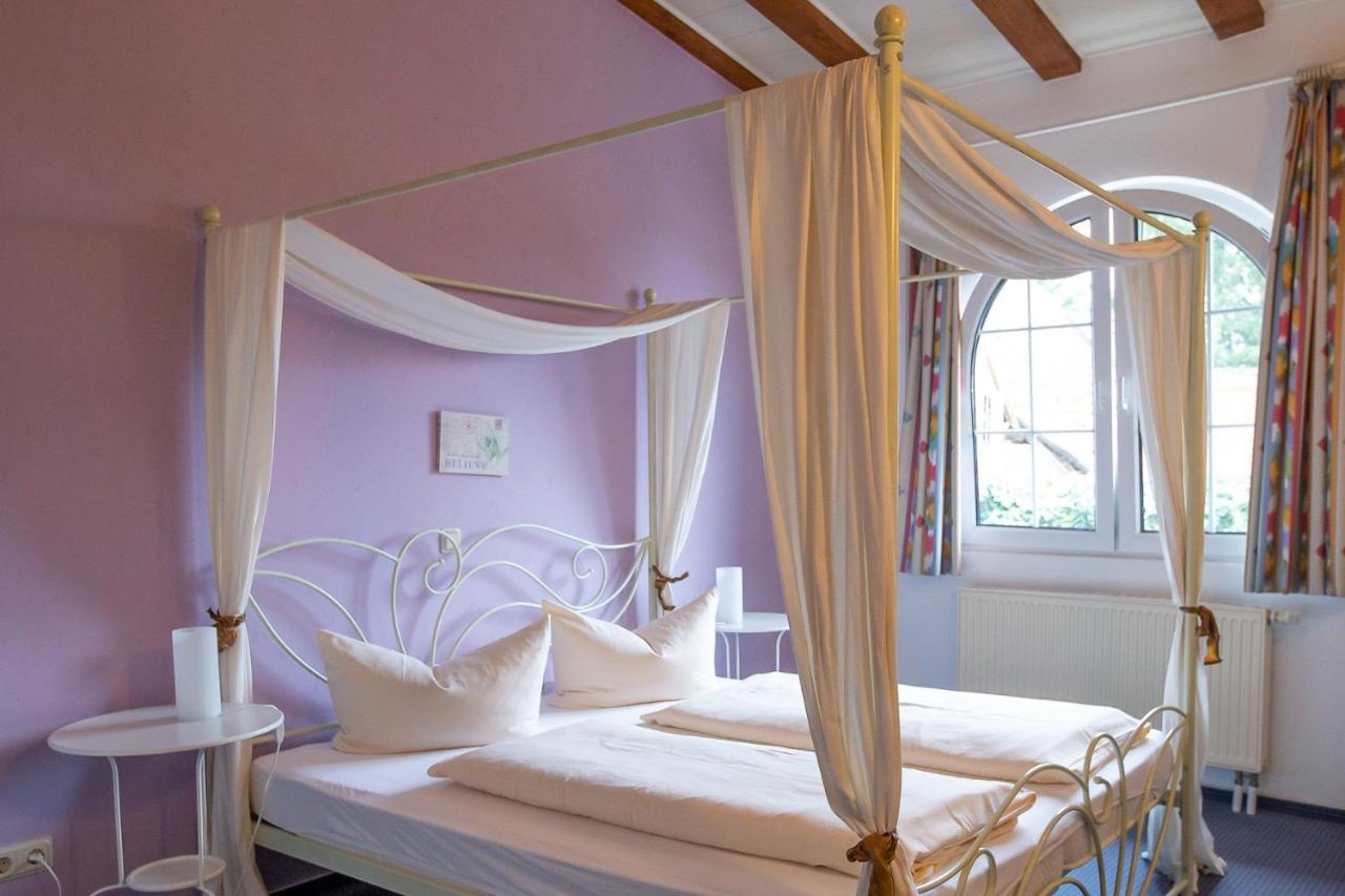 Hotel Schlosshof Dolgesheim Esterno foto