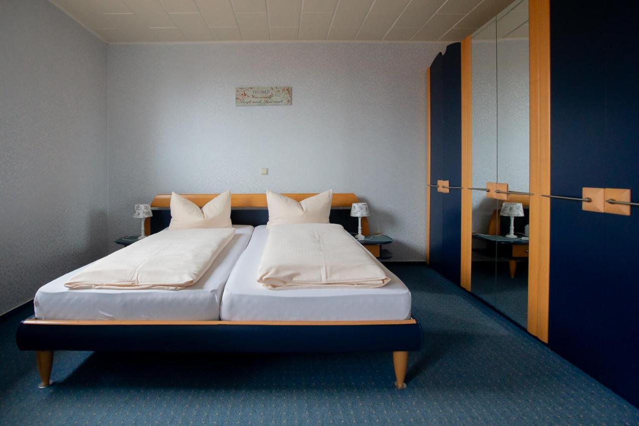 Hotel Schlosshof Dolgesheim Esterno foto