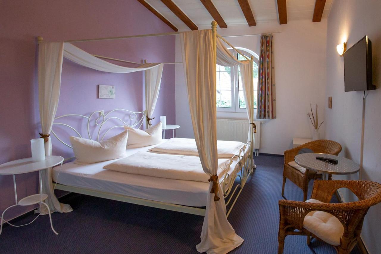 Hotel Schlosshof Dolgesheim Esterno foto