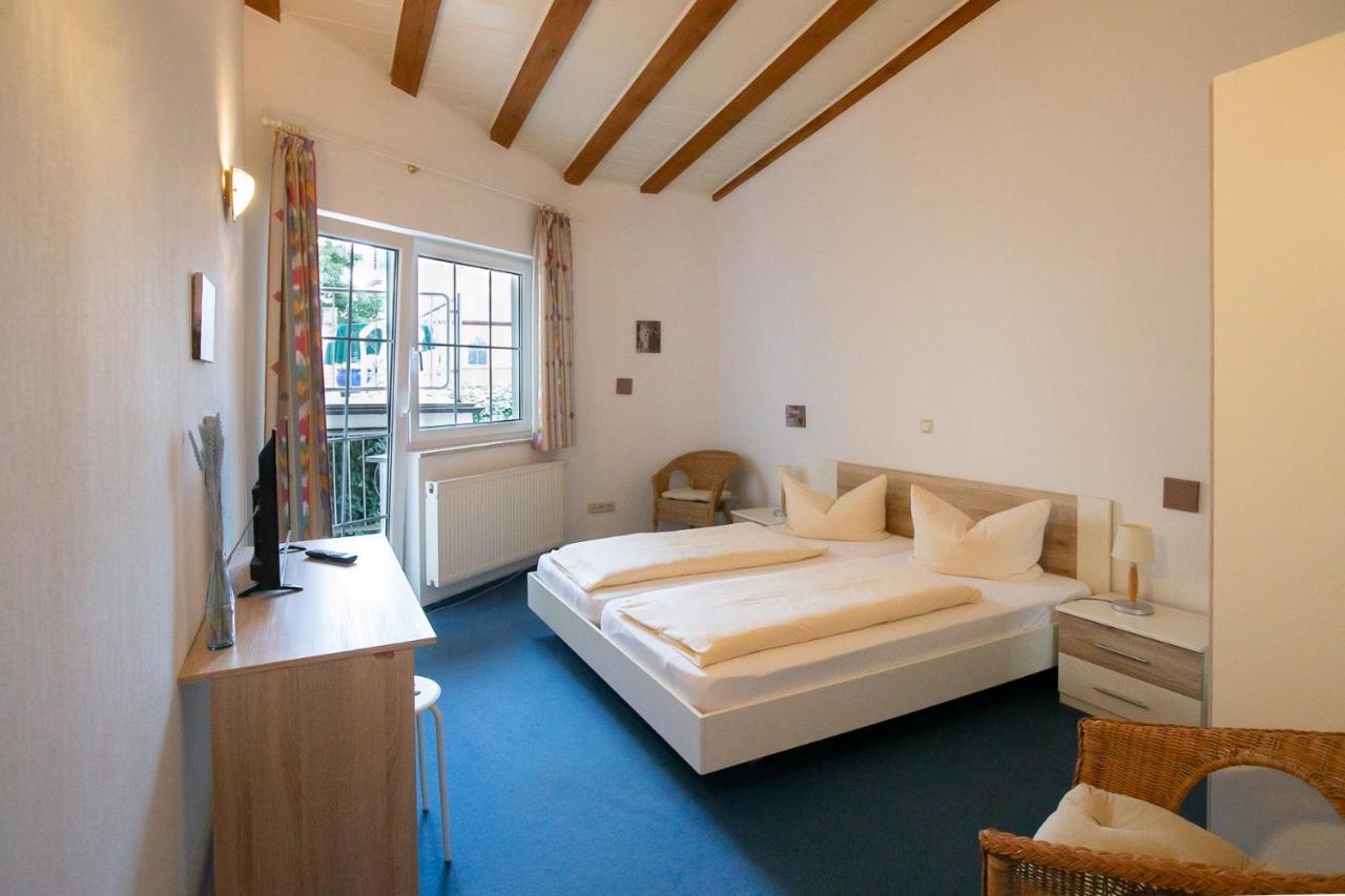 Hotel Schlosshof Dolgesheim Esterno foto