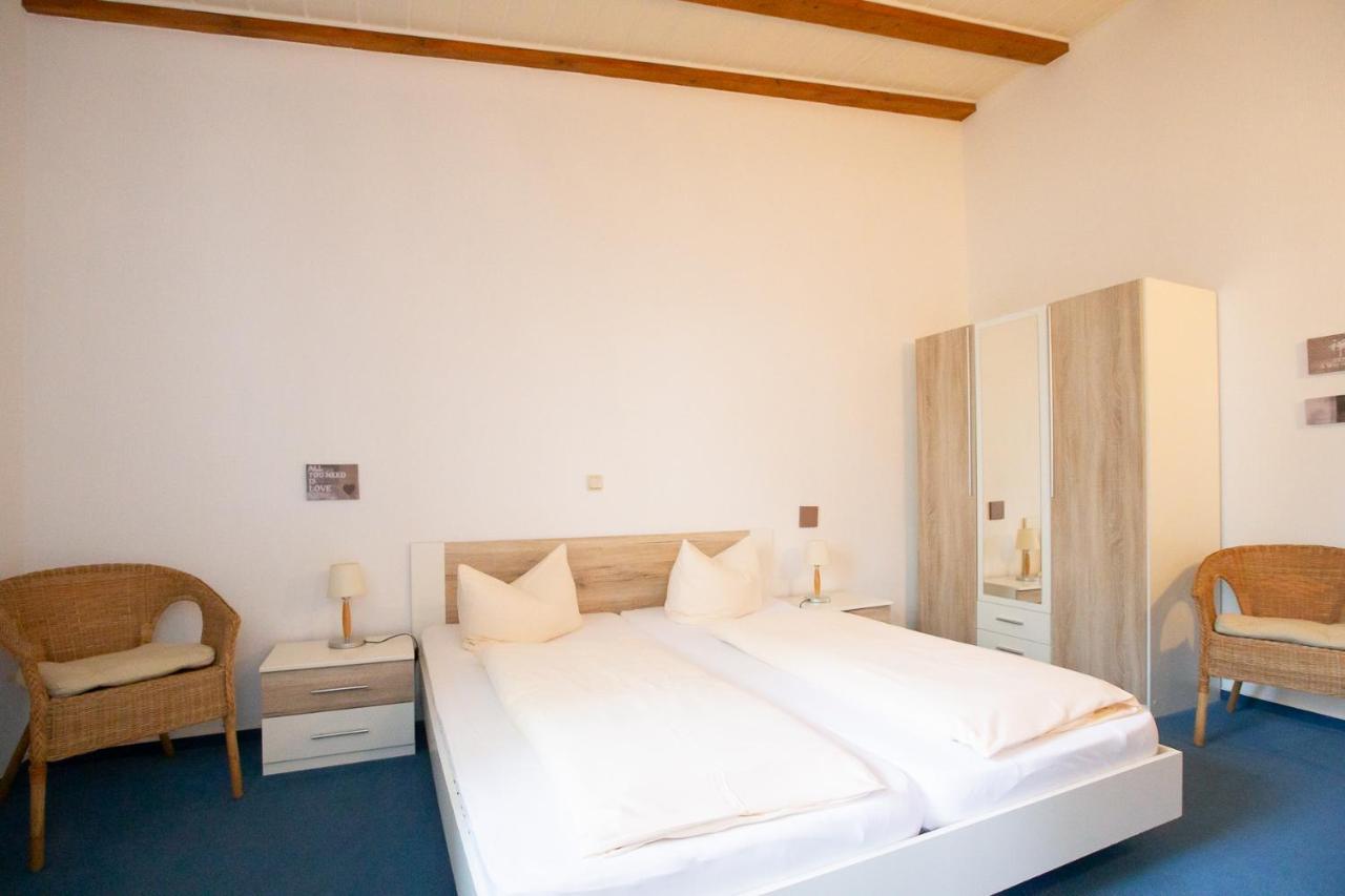 Hotel Schlosshof Dolgesheim Esterno foto