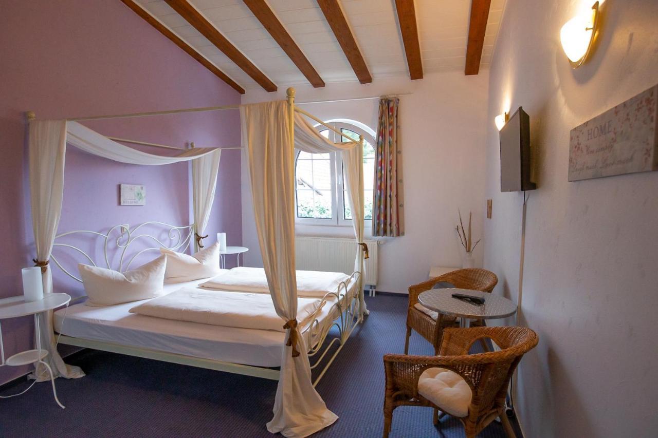 Hotel Schlosshof Dolgesheim Esterno foto