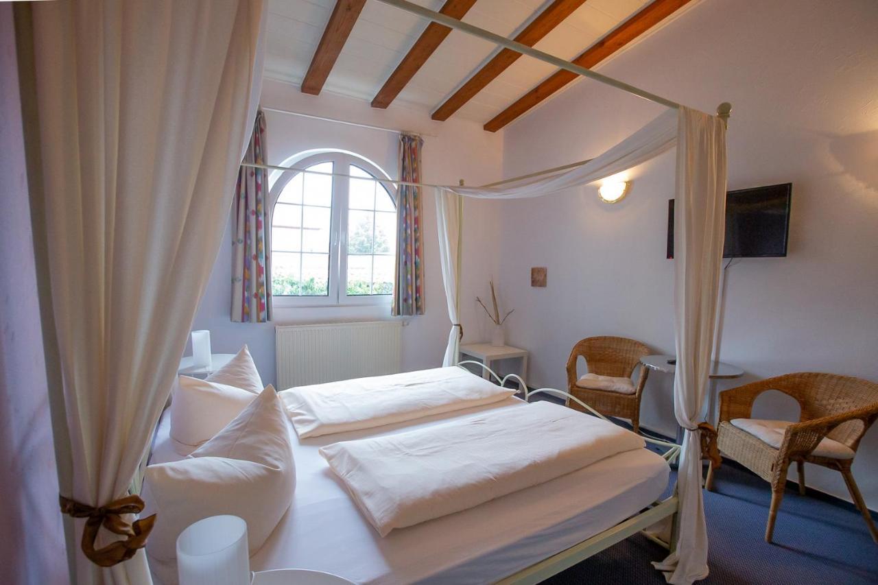 Hotel Schlosshof Dolgesheim Esterno foto