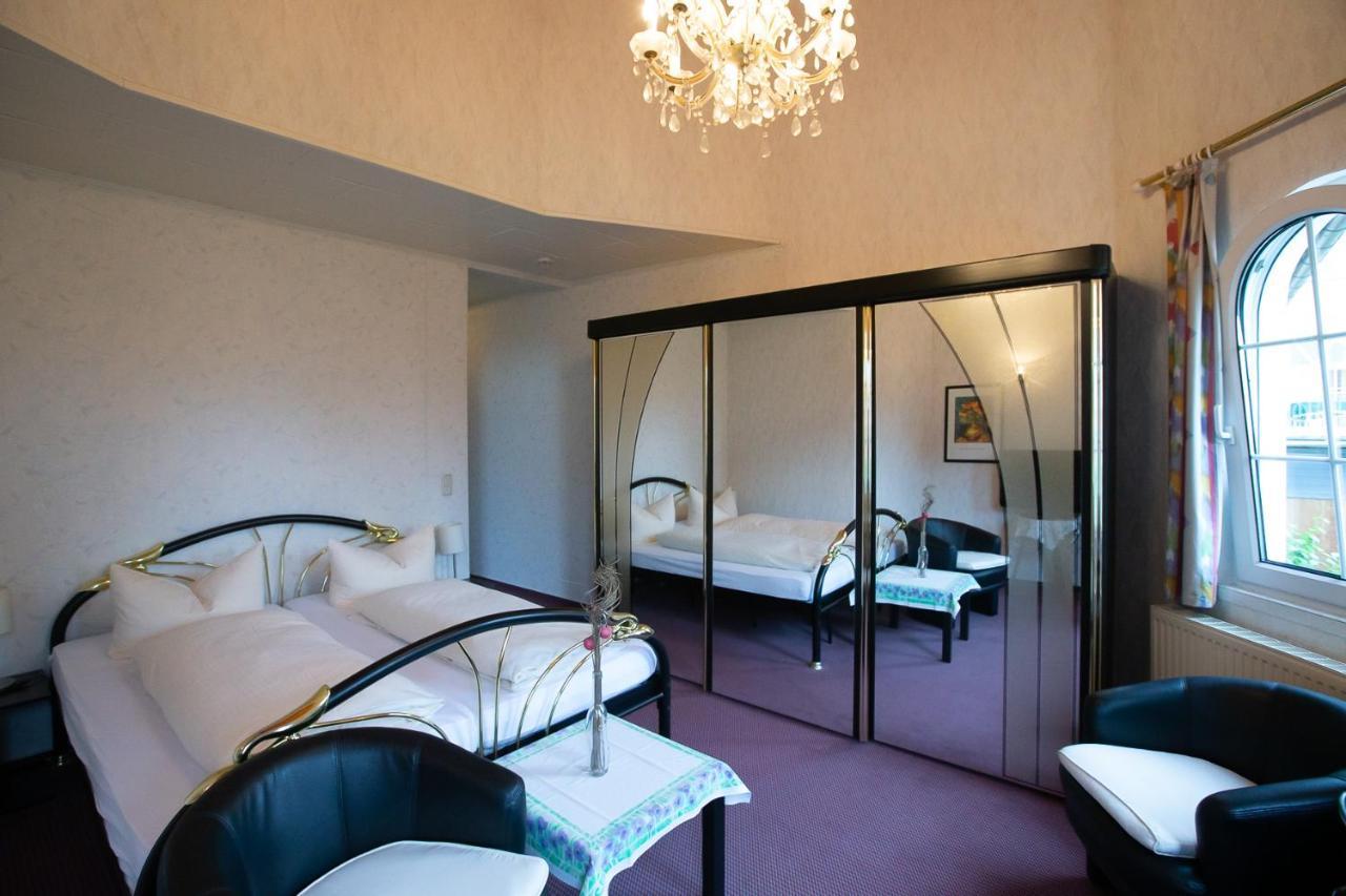 Hotel Schlosshof Dolgesheim Esterno foto