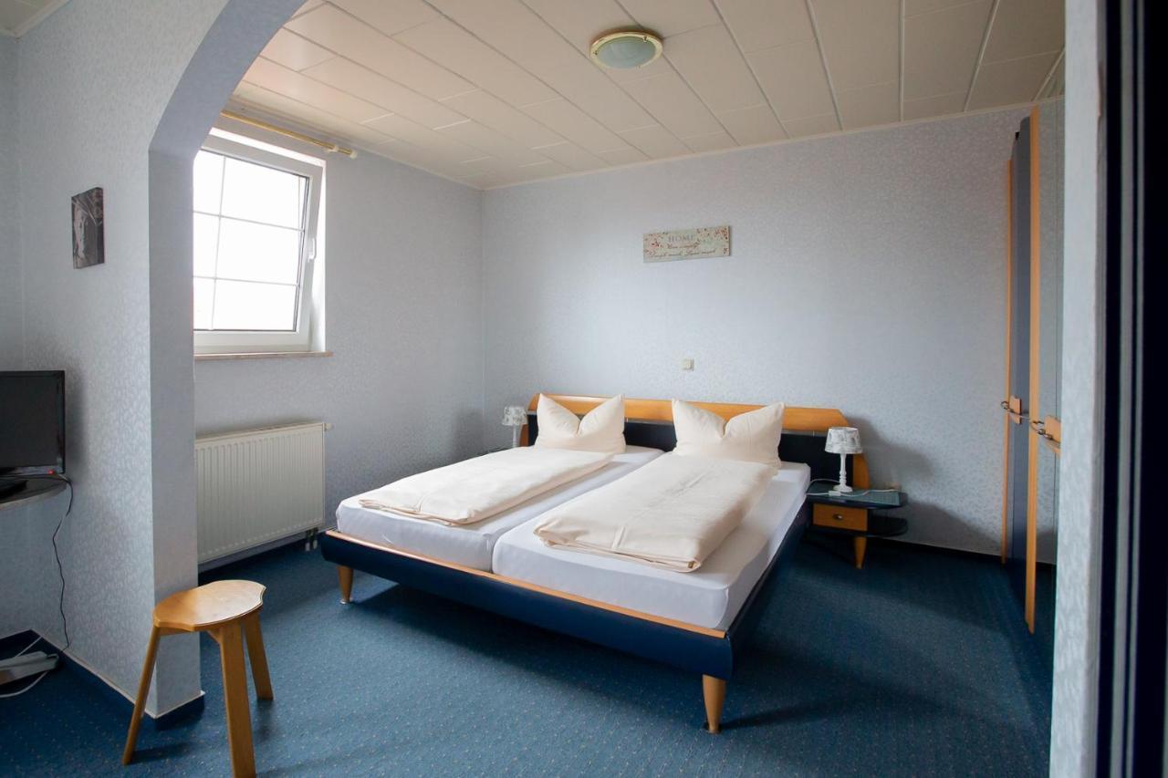 Hotel Schlosshof Dolgesheim Esterno foto