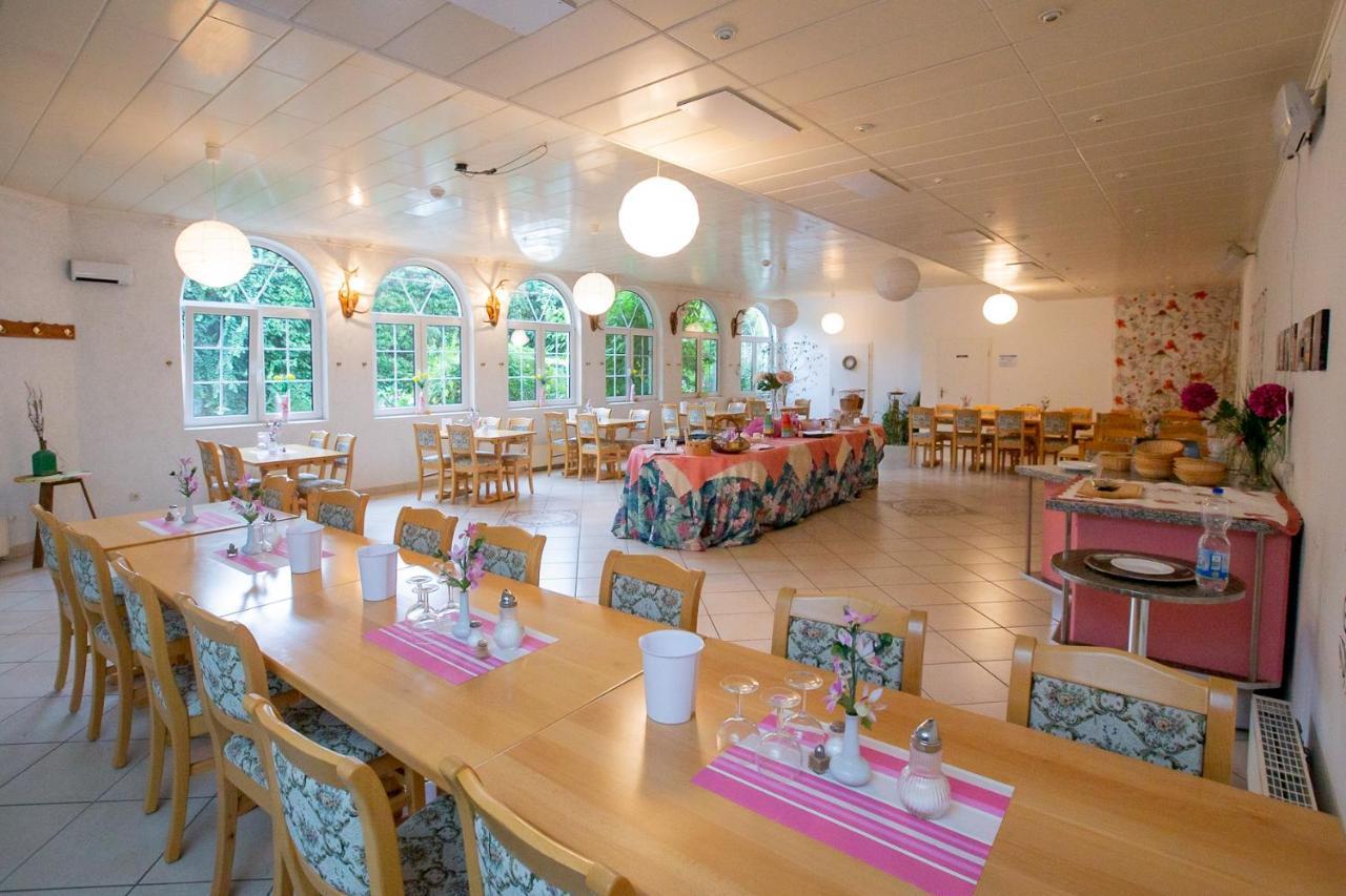 Hotel Schlosshof Dolgesheim Esterno foto