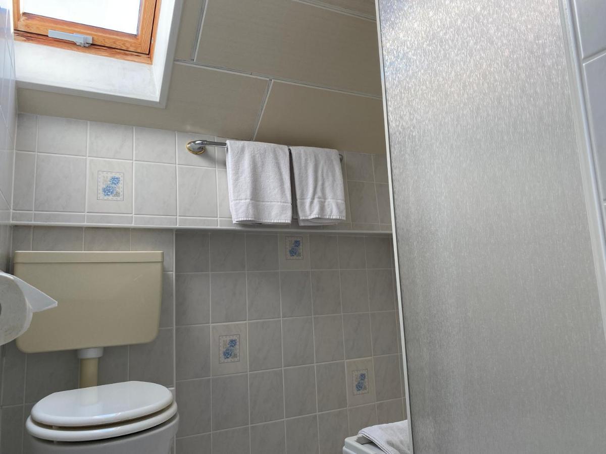 Hotel Schlosshof Dolgesheim Esterno foto