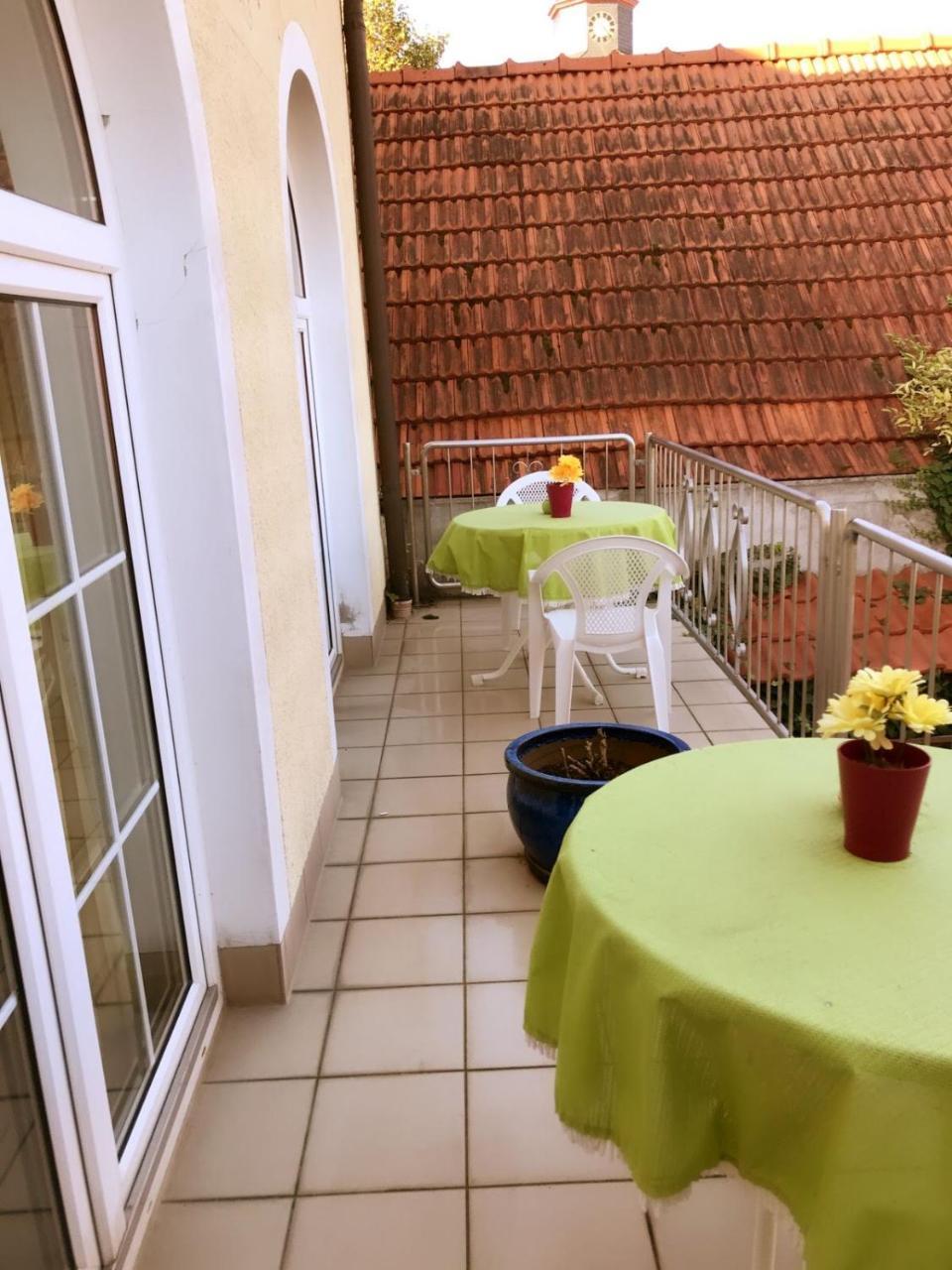 Hotel Schlosshof Dolgesheim Esterno foto